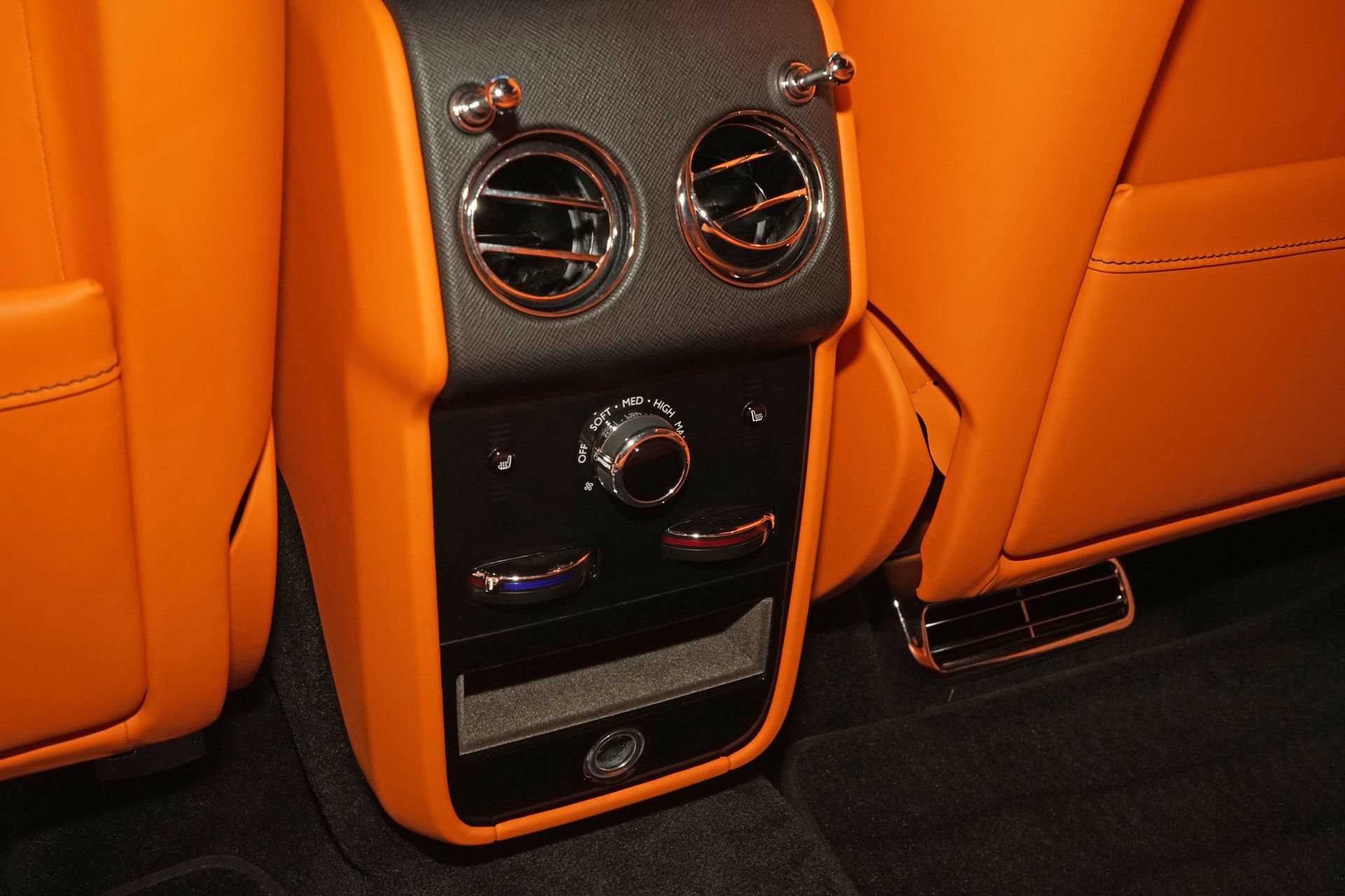 Used 2024 Rolls-Royce Cullinan AWD/4WD image 25