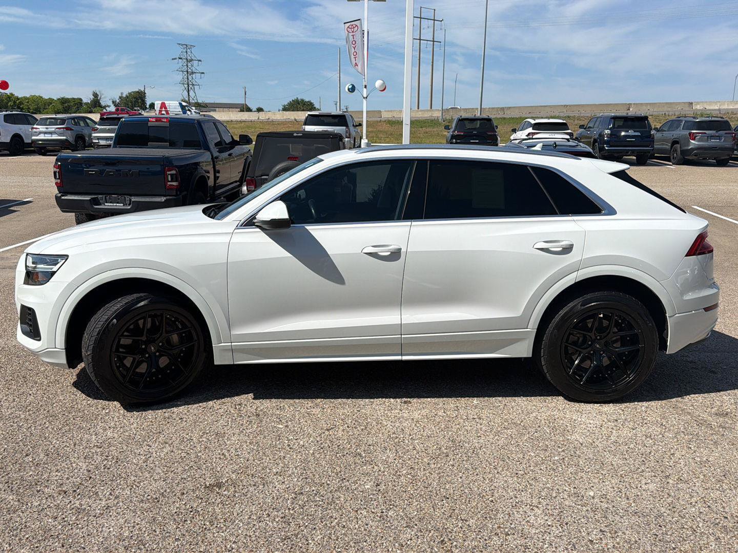 Used 2019 Audi Q8 Premium w/ Convenience Package AWD/4WD image 6