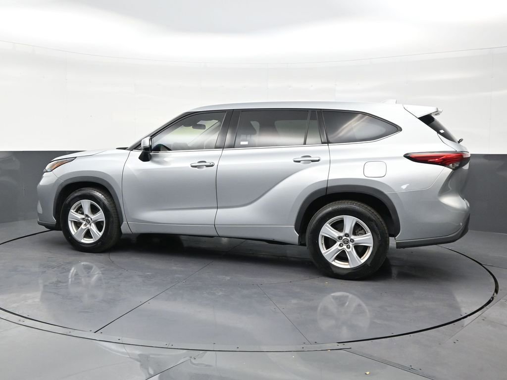 Used 2020 Toyota Highlander L image 2