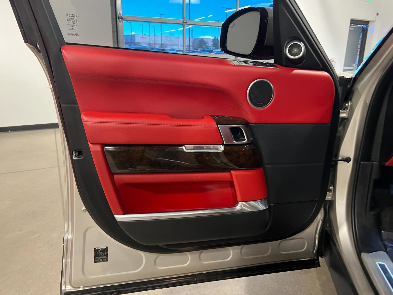 Used 2015 Land Rover Range Rover Autobiography image 28