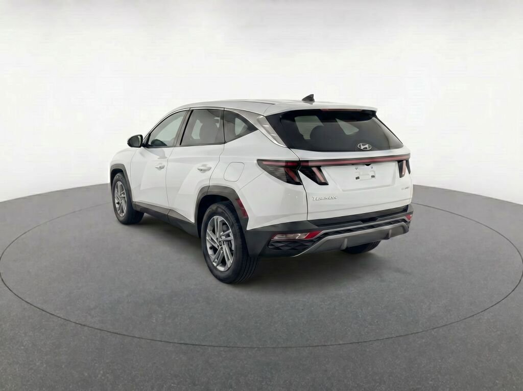 Used 2025 Hyundai Tucson SE AWD/4WD image 4
