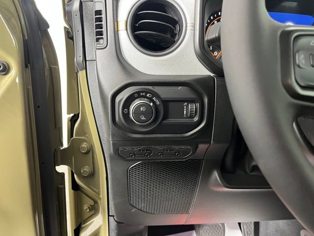 Used 2026 Jeep Gladiator Sport AWD/4WD image 19