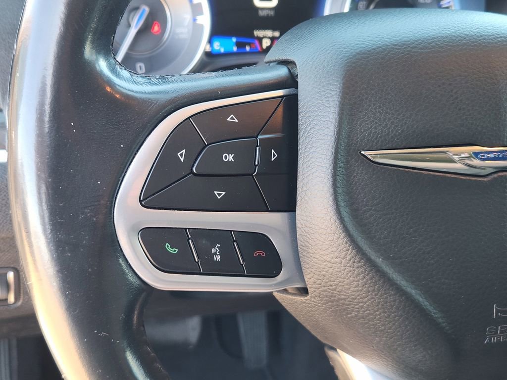 Used 2022 Chrysler 300 Touring w/ Sport Appearance Package image 31