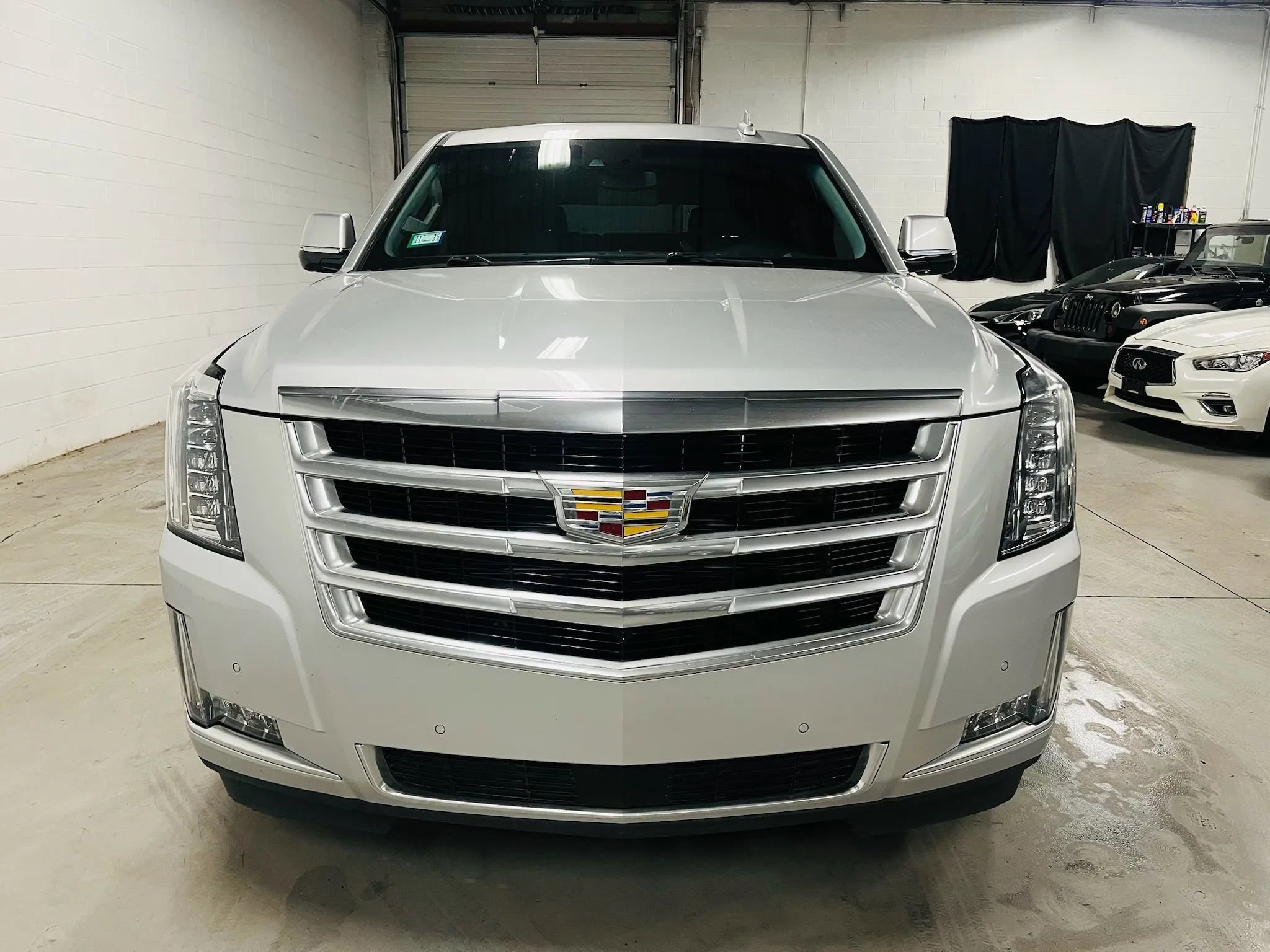 Used 2018 Cadillac Escalade Premium Luxury image 3