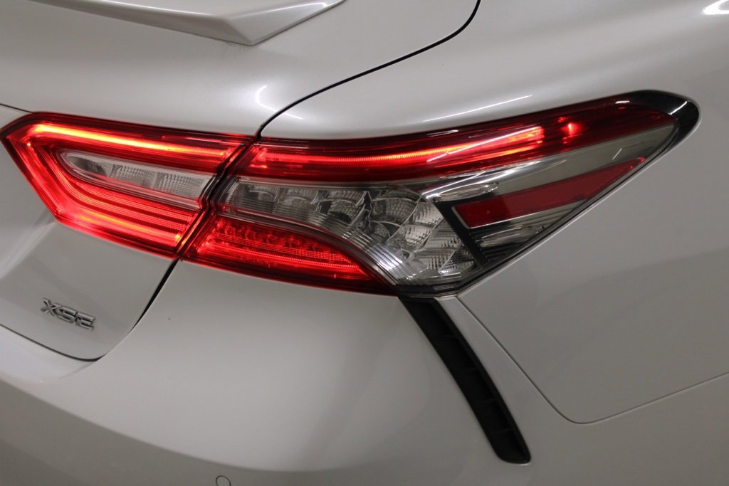Used 2018 Toyota Camry XSE image 18