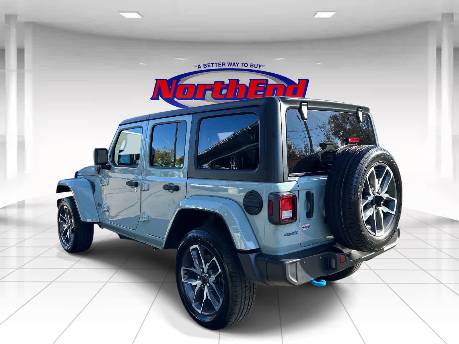 Used 2024 Jeep Wrangler Unlimited w/ Dual Top Group AWD/4WD image 5
