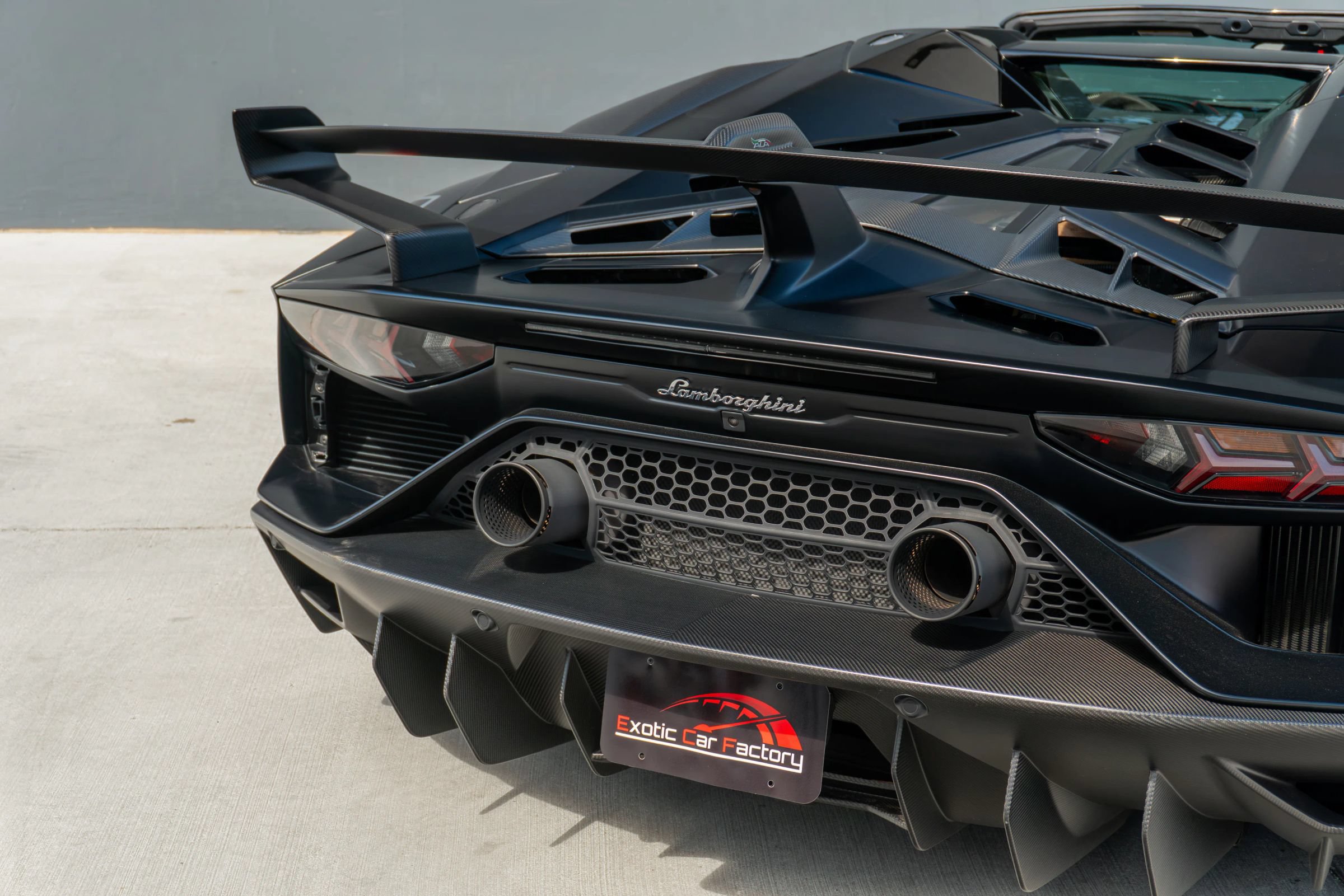 Used 2020 Lamborghini Aventador SVJ AWD/4WD image 47