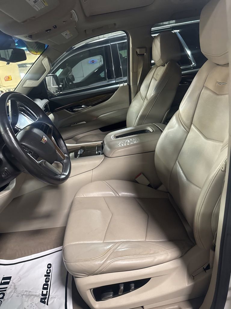 Used 2018 Cadillac Escalade Luxury image 7
