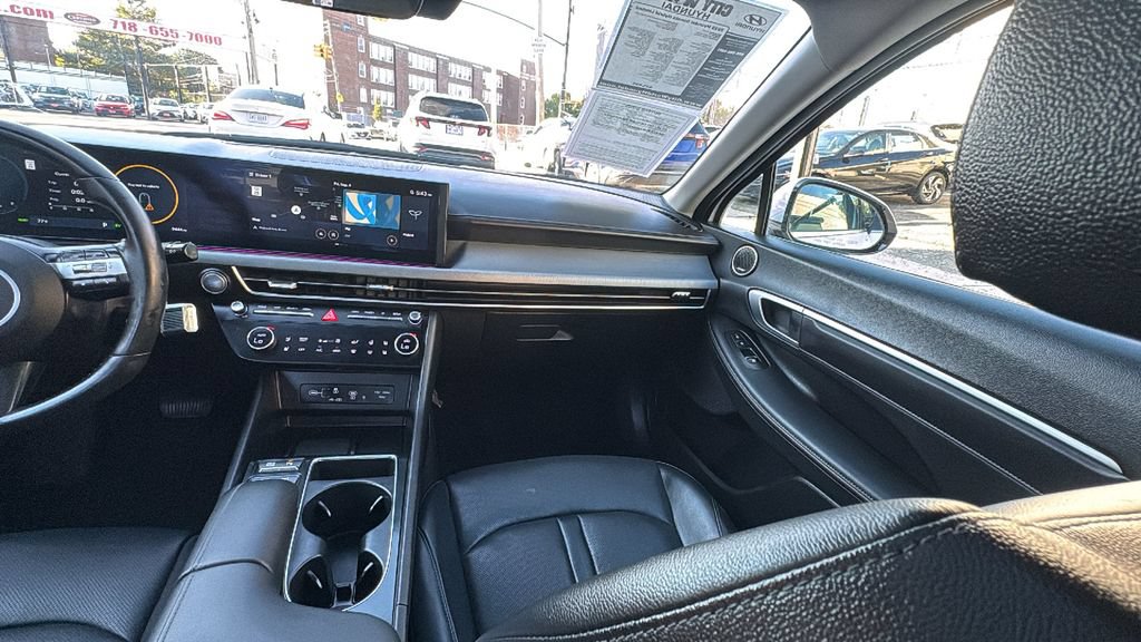 Used 2025 Hyundai Sonata Limited FWD image 30