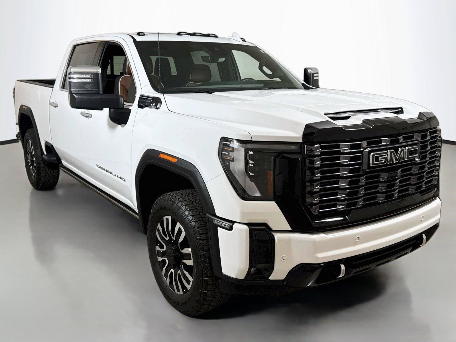 Certified 2026 GMC Sierra 2500 Denali Ultimate AWD/4WD image 3