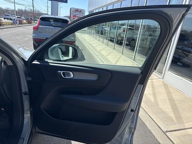 Certified 2025 Volvo XC40 B5 Core image 13