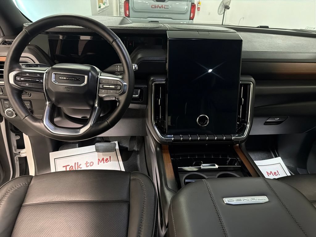 Used 2025 GMC Yukon Denali w/ Sun & Power Step Package AWD/4WD image 16