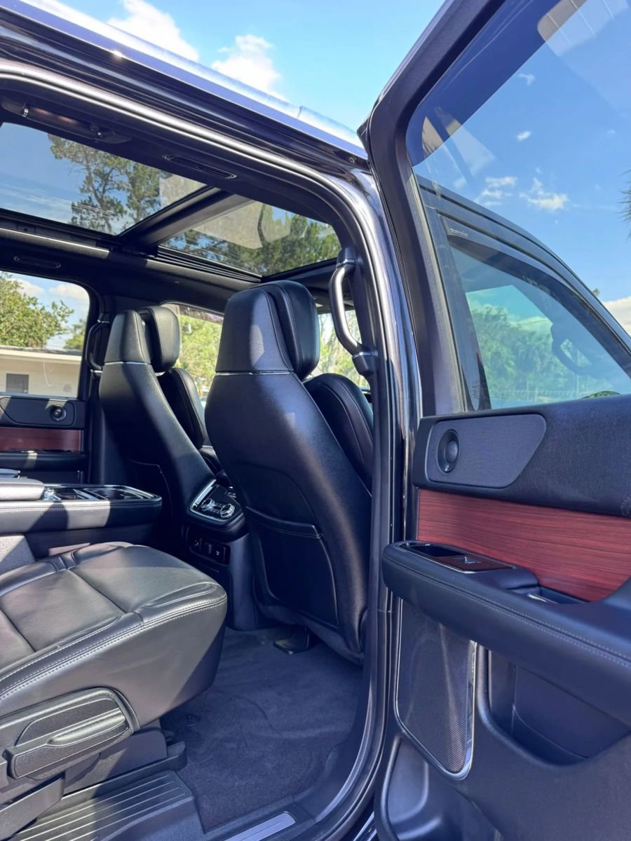 Used 2021 Lincoln Navigator L Reserve AWD/4WD image 14