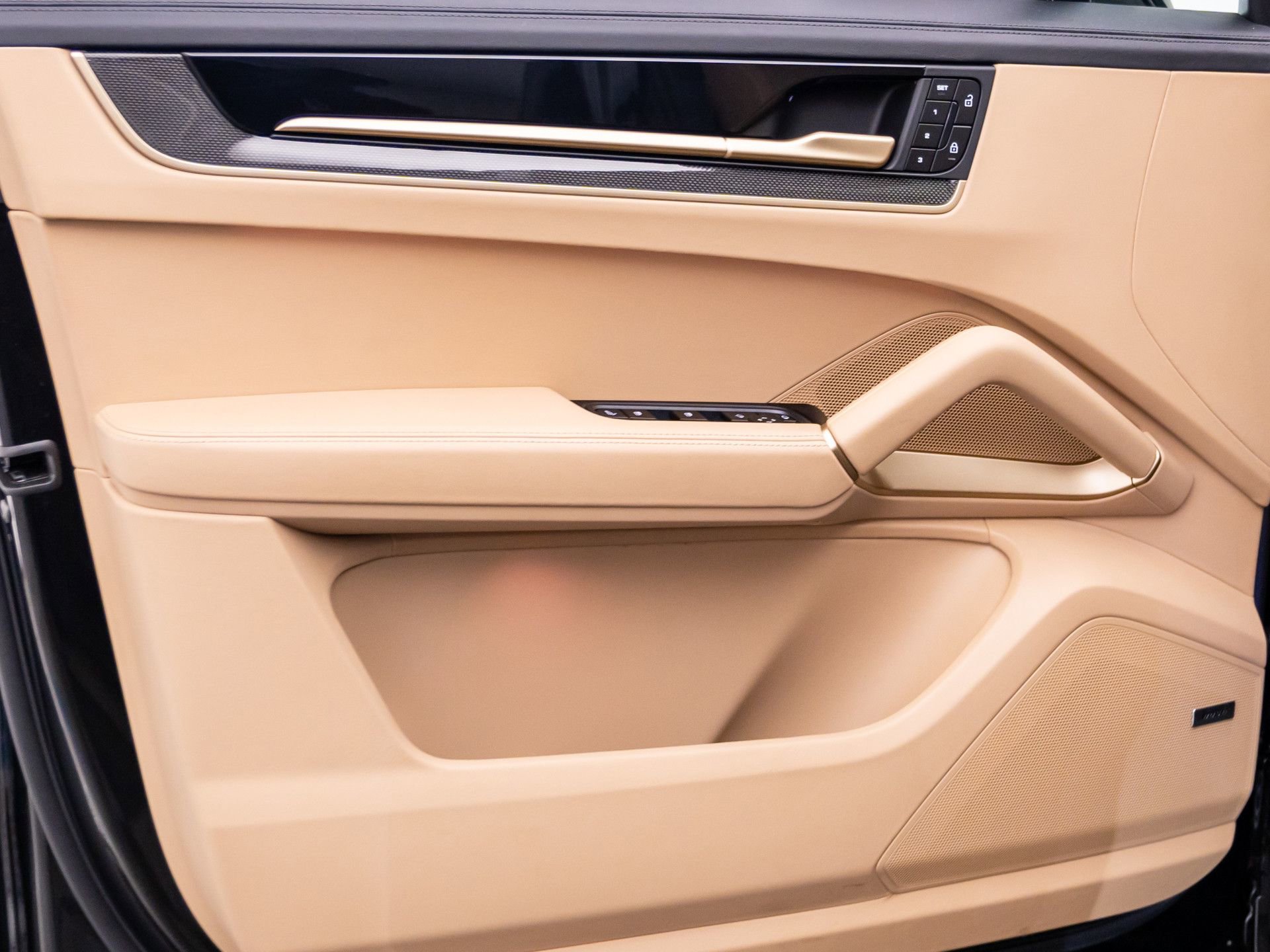 Certified 2025 Porsche Cayenne Turbo image 14