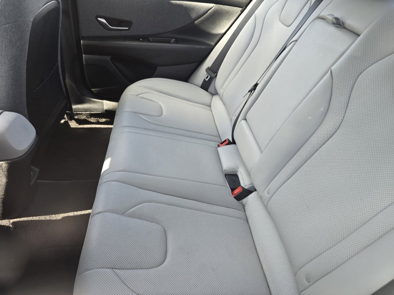 Used 2025 Hyundai Elantra Limited FWD image 14
