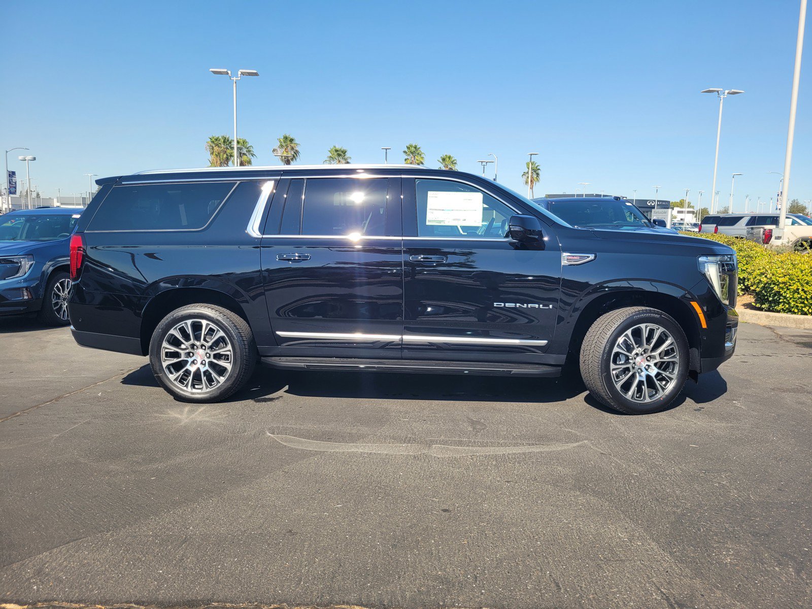 New 2026 GMC Yukon XL Denali w/ Advanced Technology Package AWD/4WD image 3