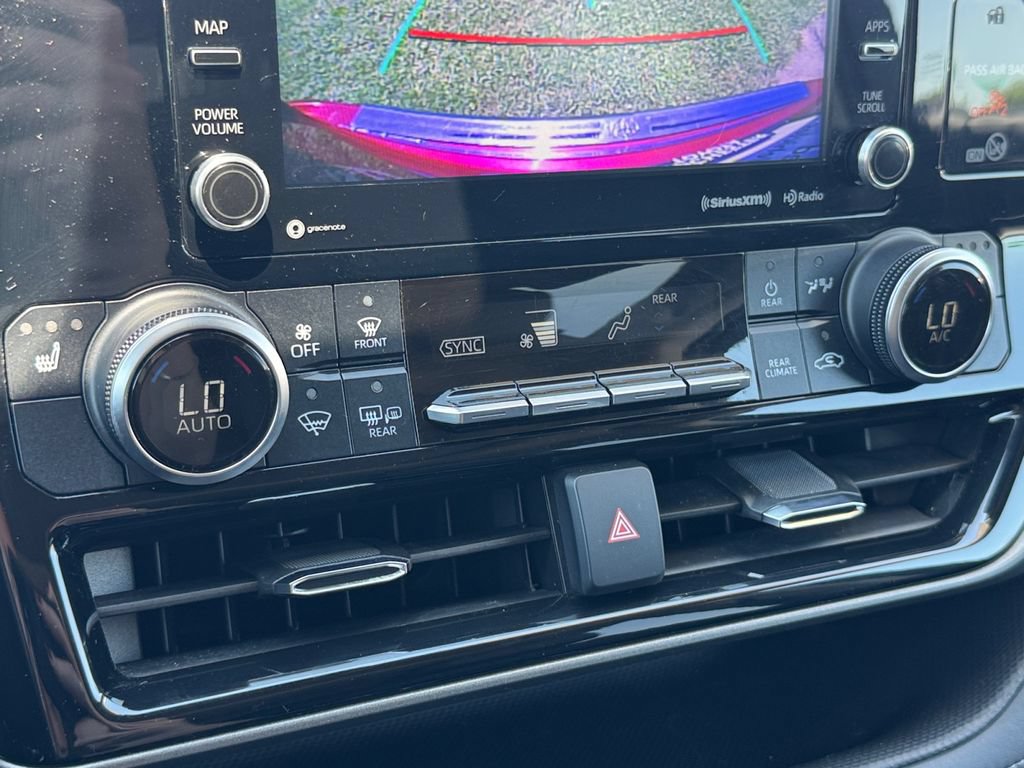 Certified 2020 Toyota Highlander XLE AWD/4WD image 23