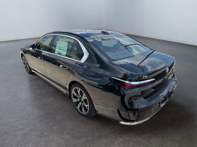 Used 2025 BMW i7 xDrive60 w/ Premium Package image 18