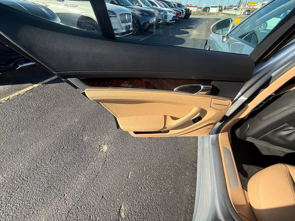 Used 2015 Porsche Panamera 4 image 17