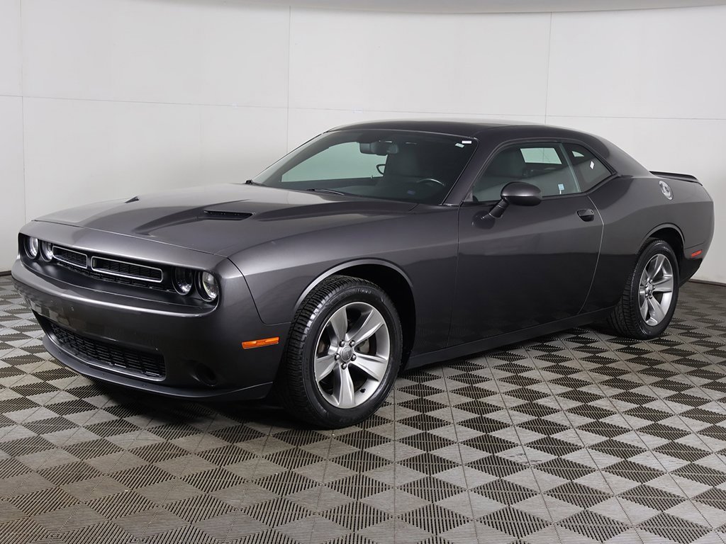Used 2019 Dodge Challenger SXT image 5