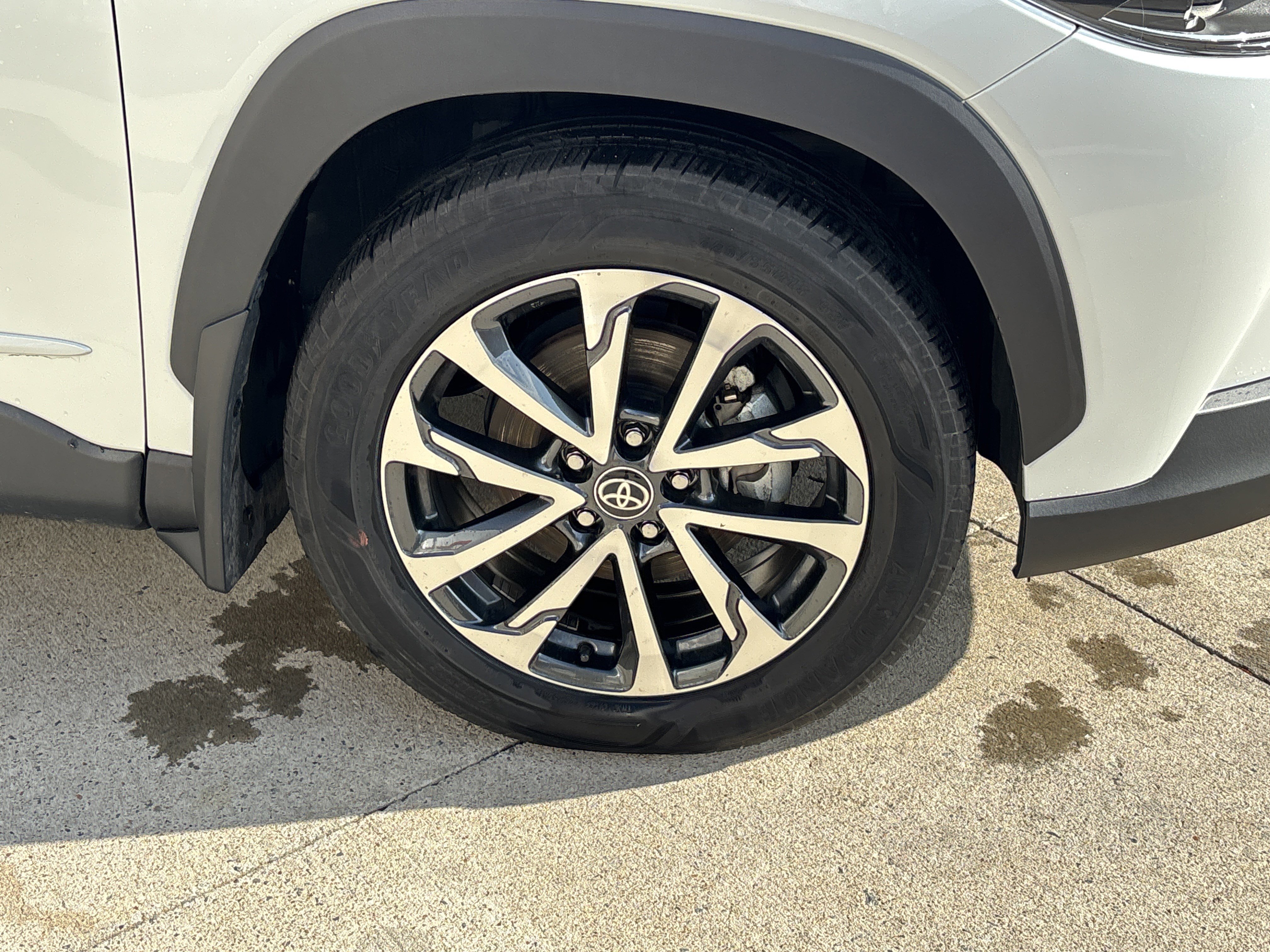 Certified 2023 Toyota Corolla Cross XLE w/ Convenience Package image 35