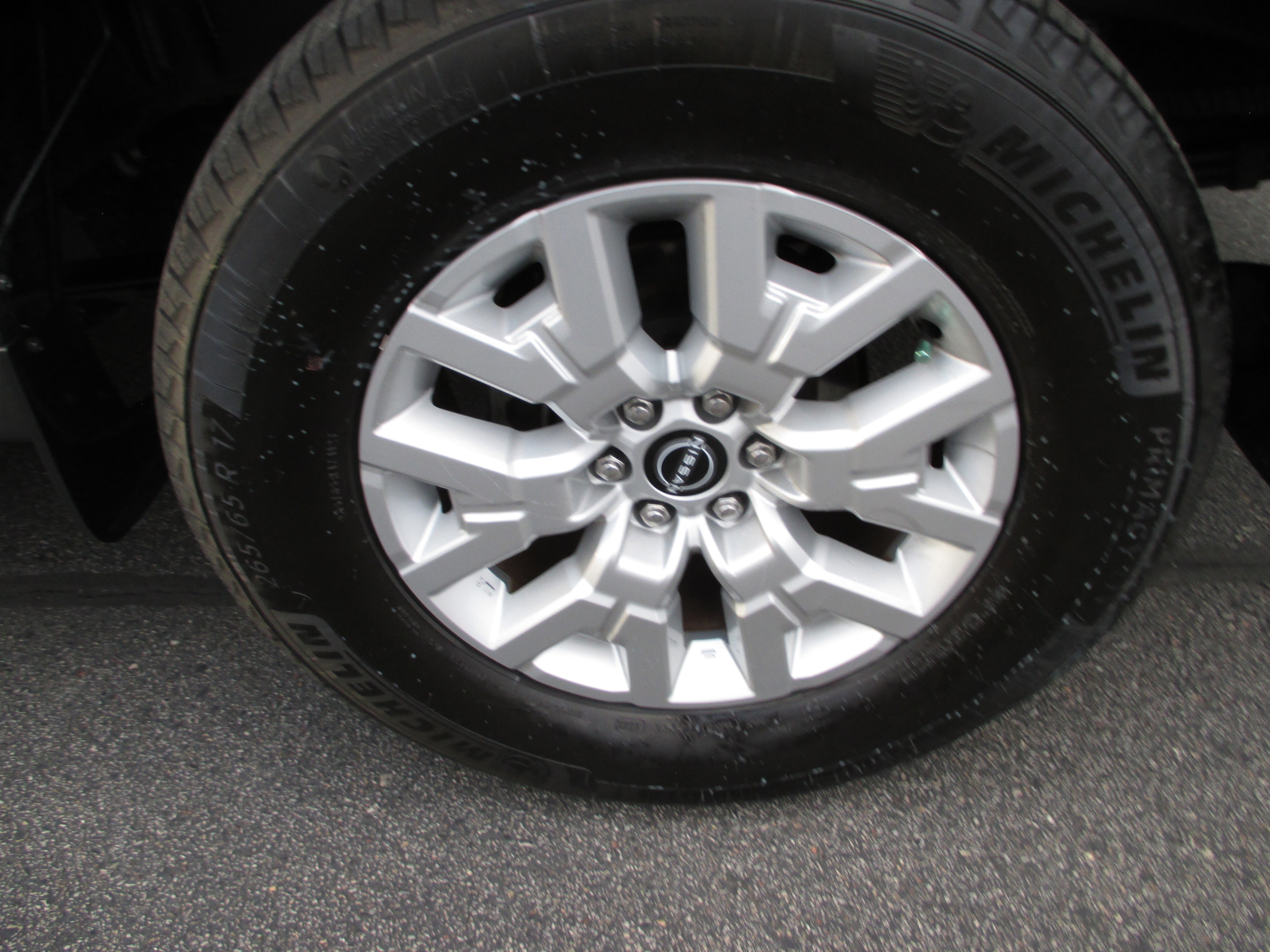 Used 2022 Nissan Frontier SV w/ Technology Package image 9