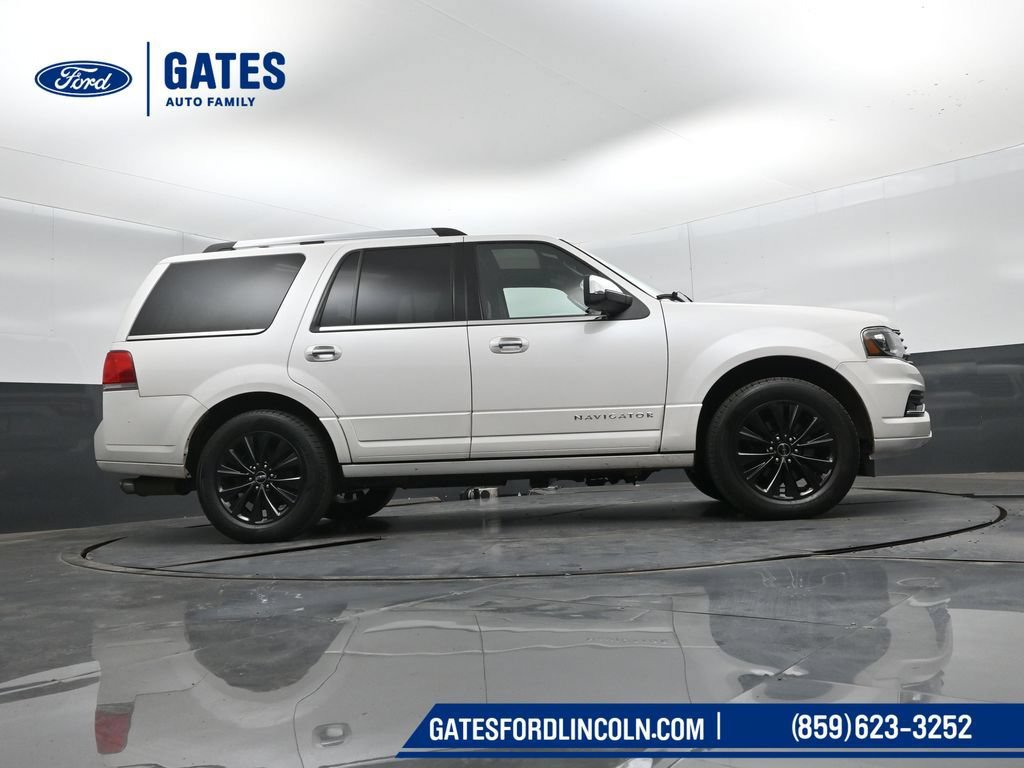Used 2016 Lincoln Navigator Select AWD/4WD image 43