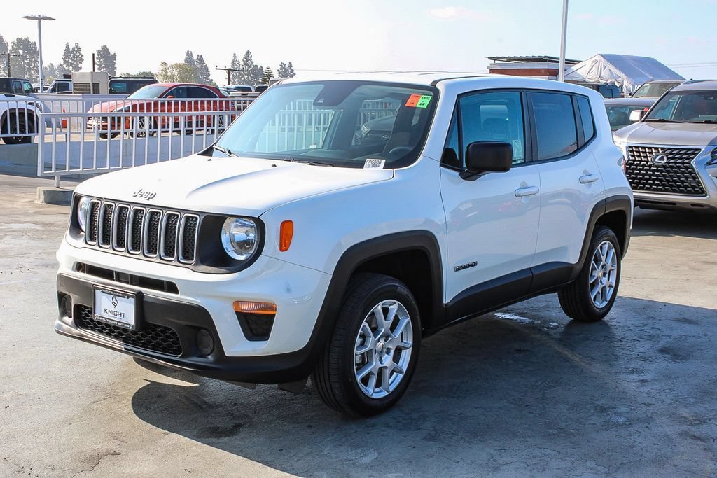 Used 2023 Jeep Renegade Latitude AWD/4WD image 4