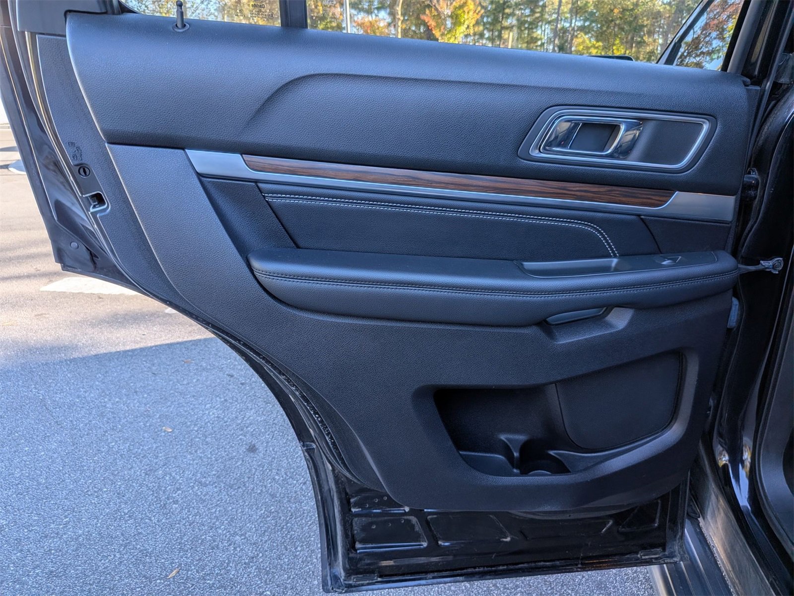 Used 2018 Ford Explorer Limited w/ Ford Safe & Smart Package image 27