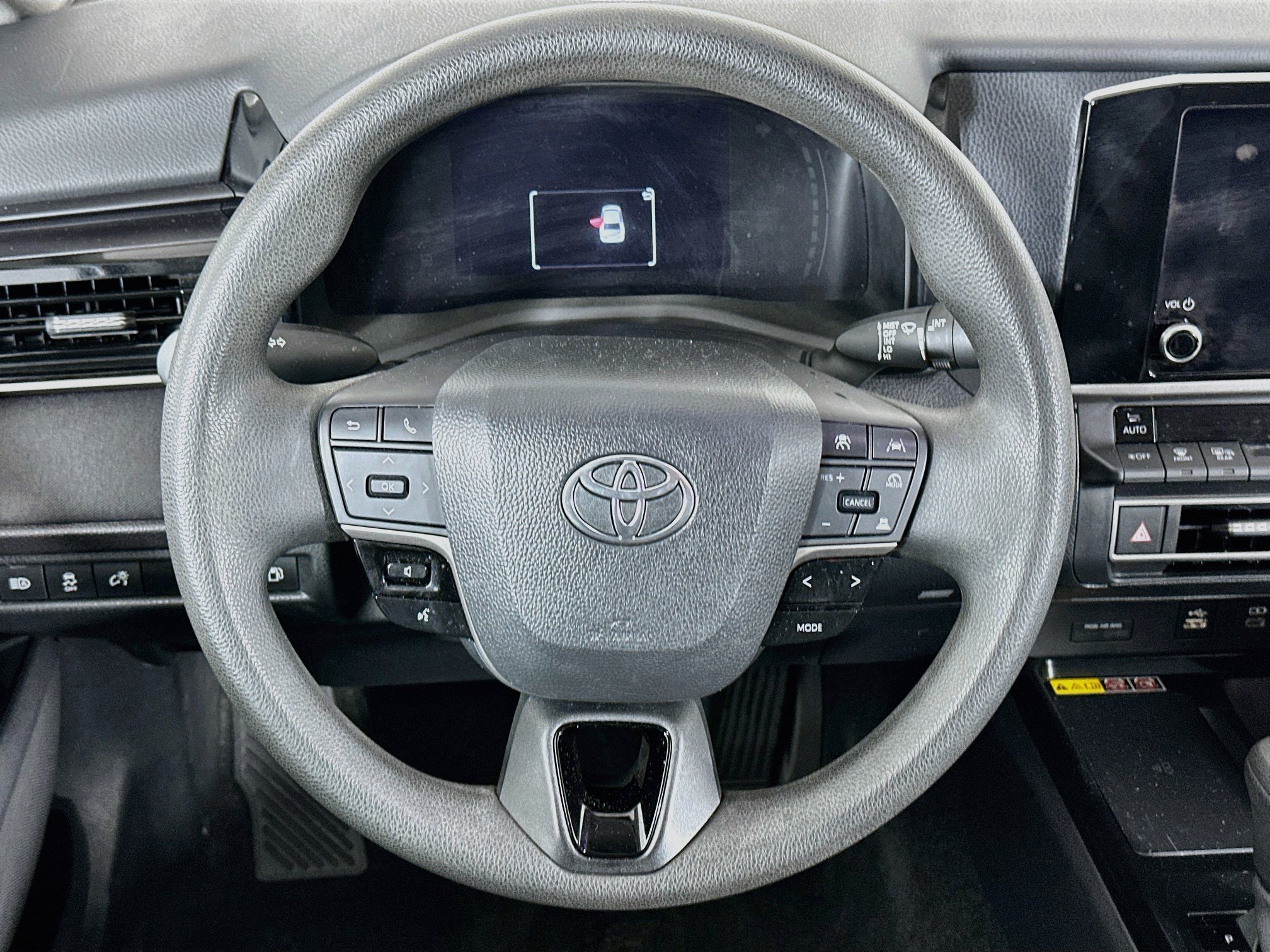Used 2025 Toyota Camry LE FWD image 18