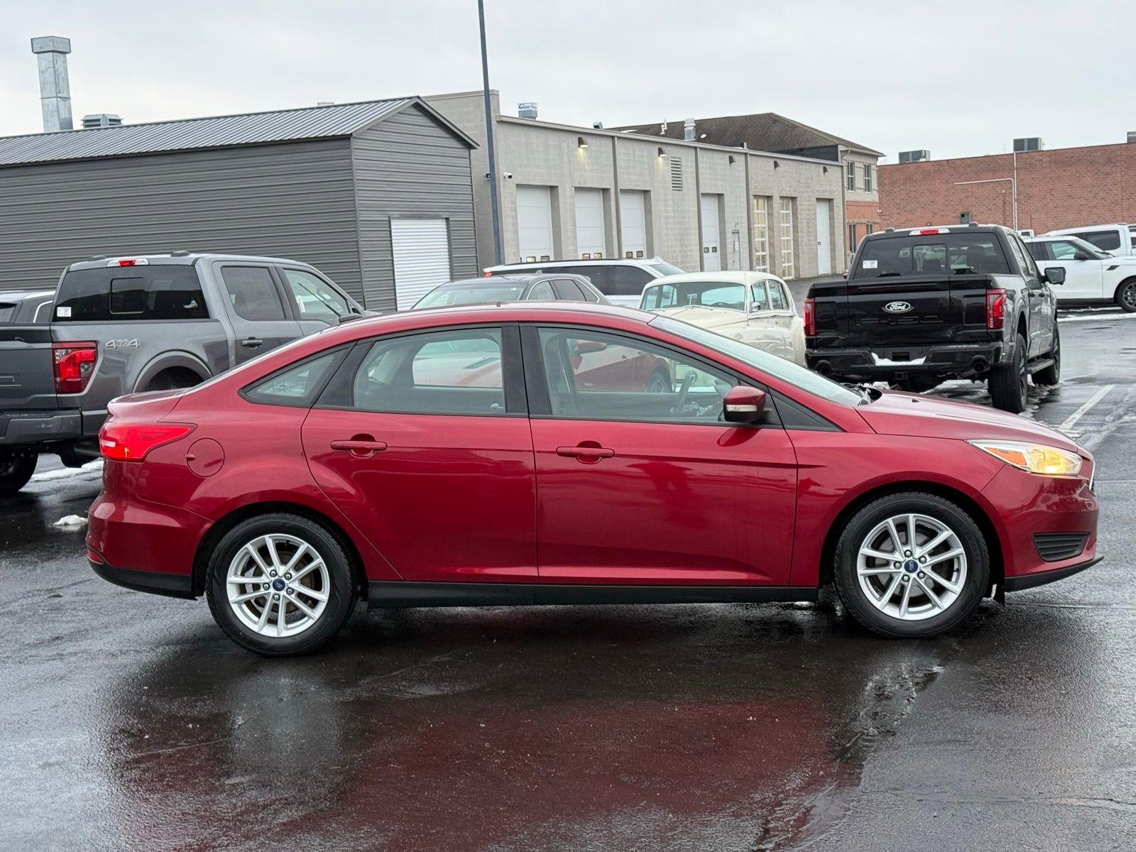 Used 2017 Ford Focus SE image 2