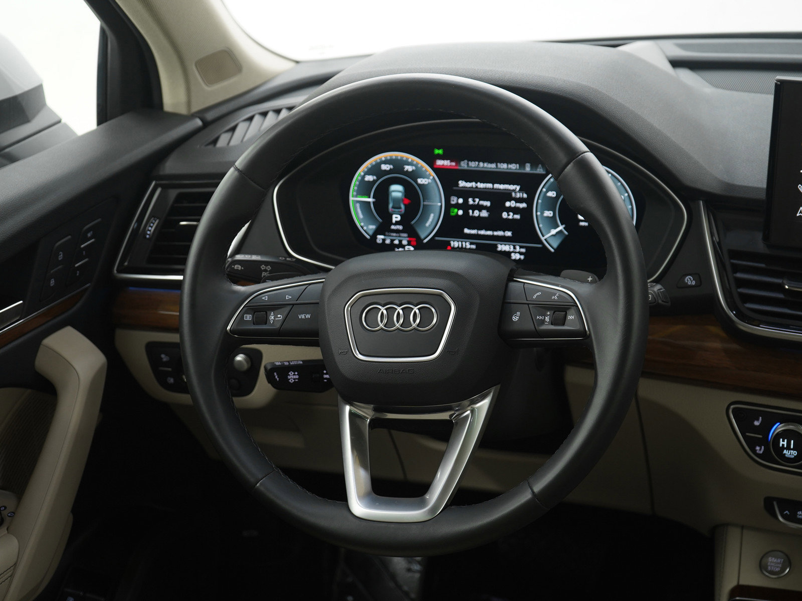 Used 2023 Audi Q5 e Prestige w/ Prestige Package image 16