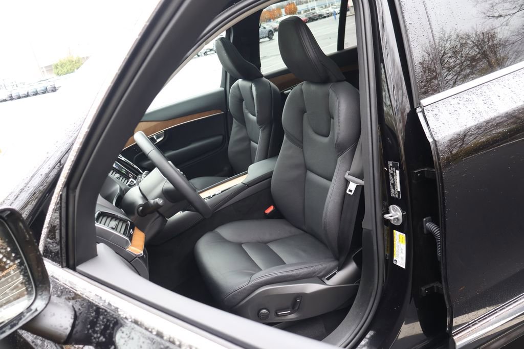 Used 2024 Volvo XC90 B6 Plus w/ Protection Package Premier image 30