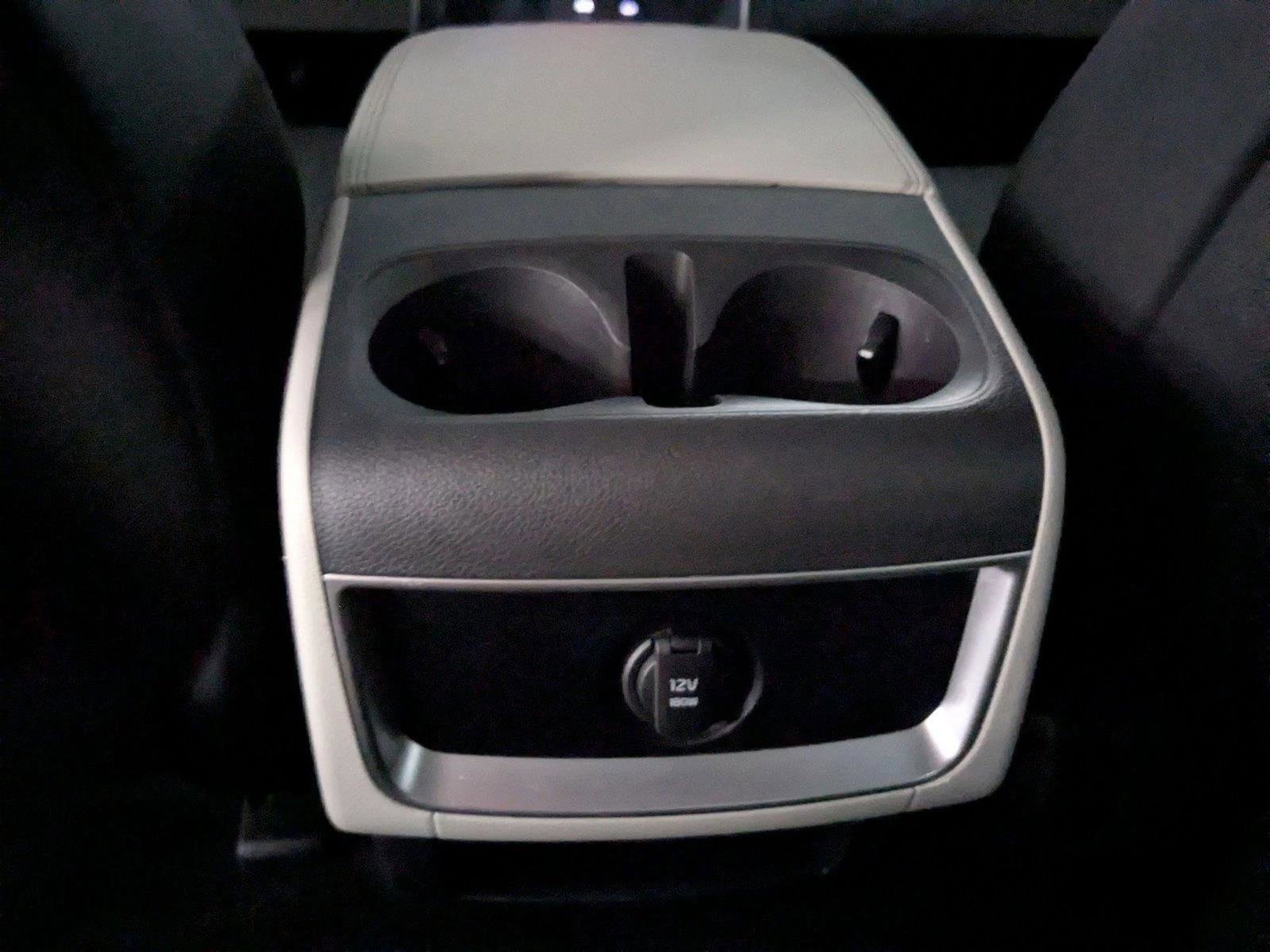 Used 2023 Kia Carnival LX FWD image 17
