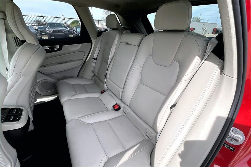 Used 2024 Volvo XC60 B5 Ultimate image 32