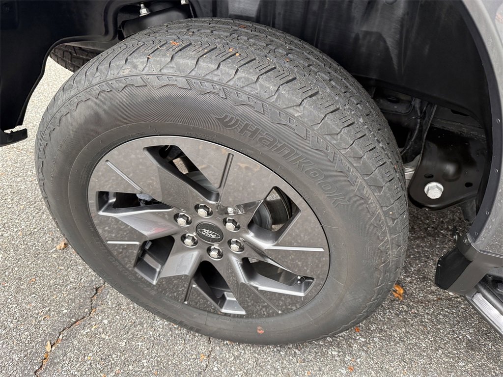 Used 2023 Ford F150 Lightning Lariat image 18