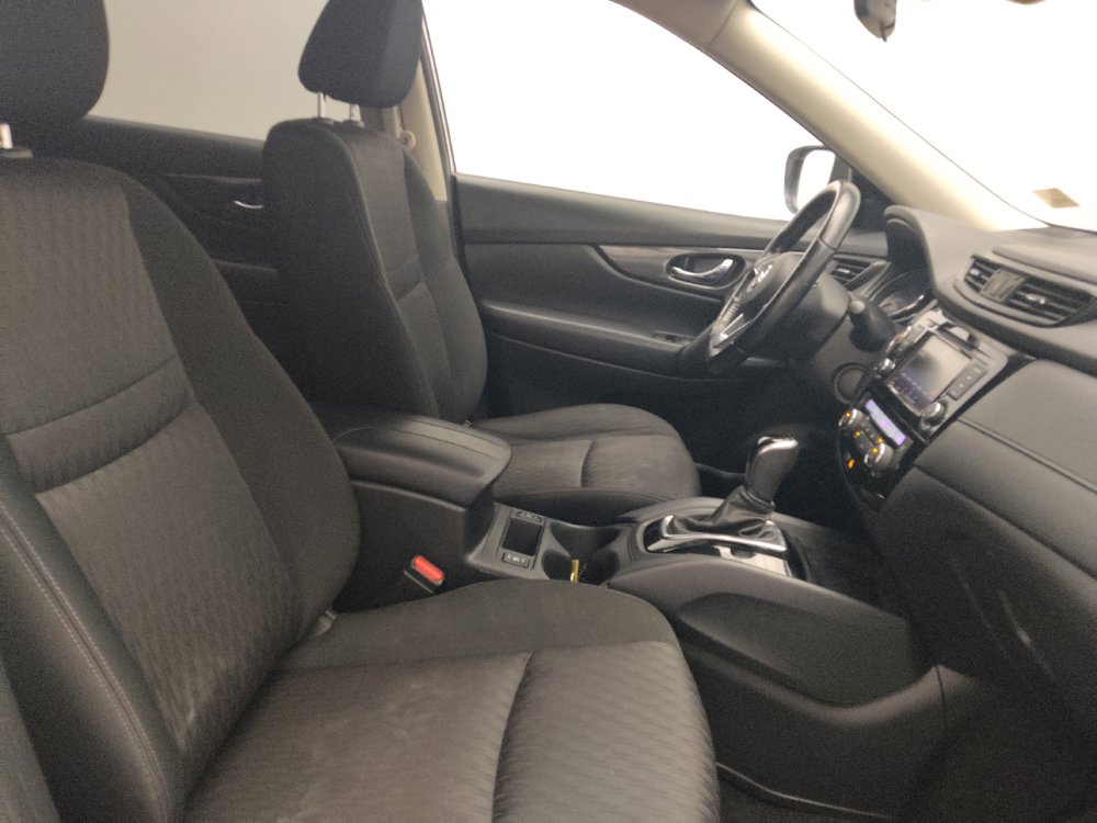 Used 2020 Nissan Rogue SV FWD image 21