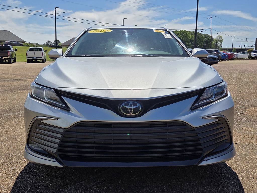 Used 2023 Toyota Camry LE FWD image 5