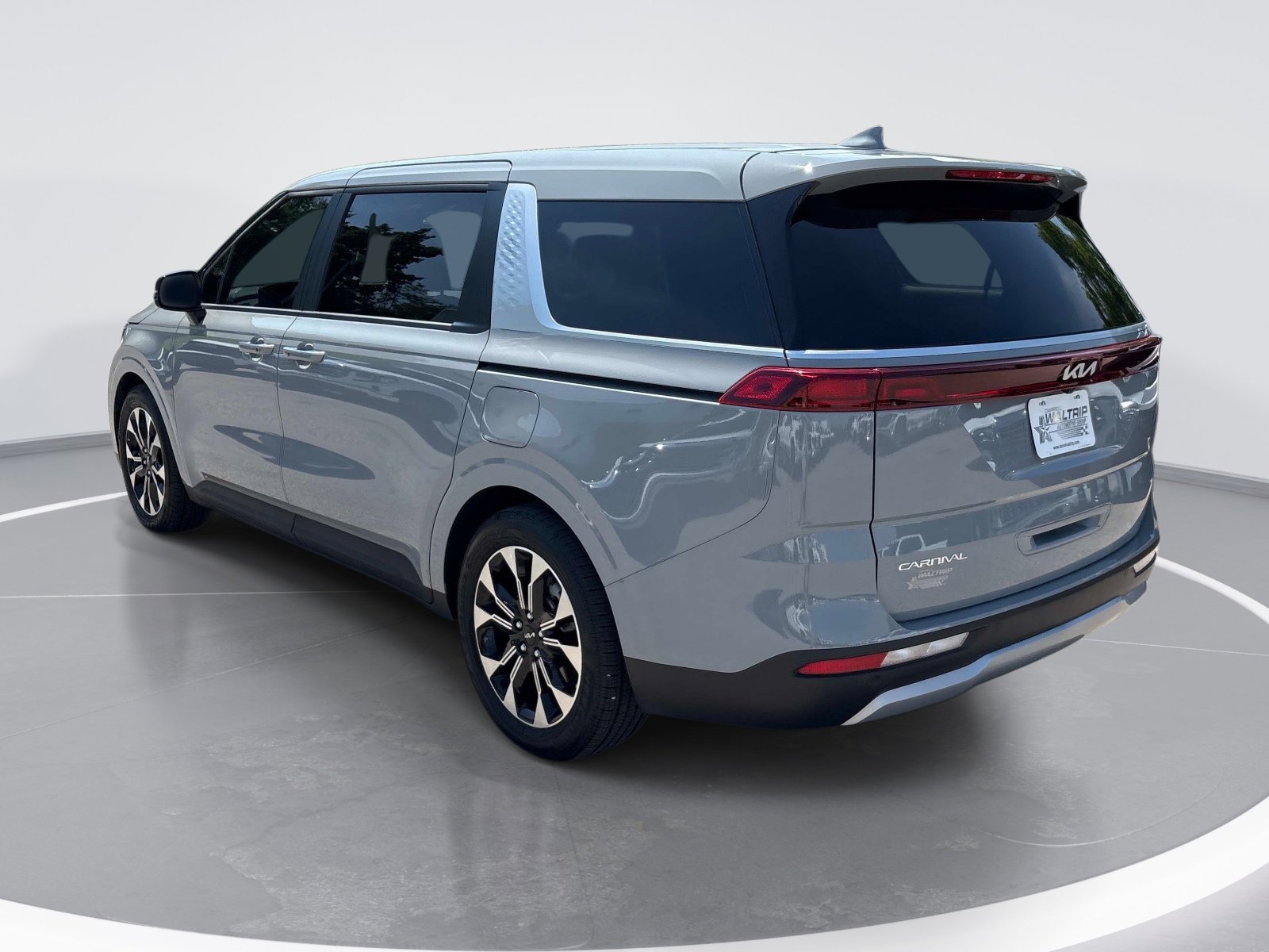 Used 2024 Kia Carnival EX FWD image 6