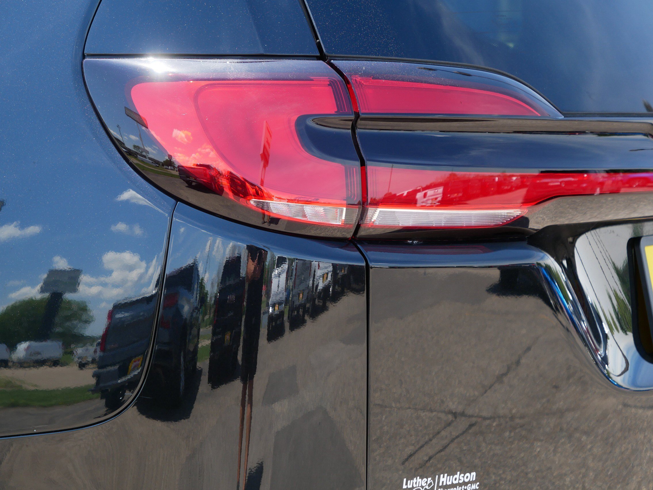 Used 2023 Chrysler Pacifica Touring-L AWD/4WD image 17