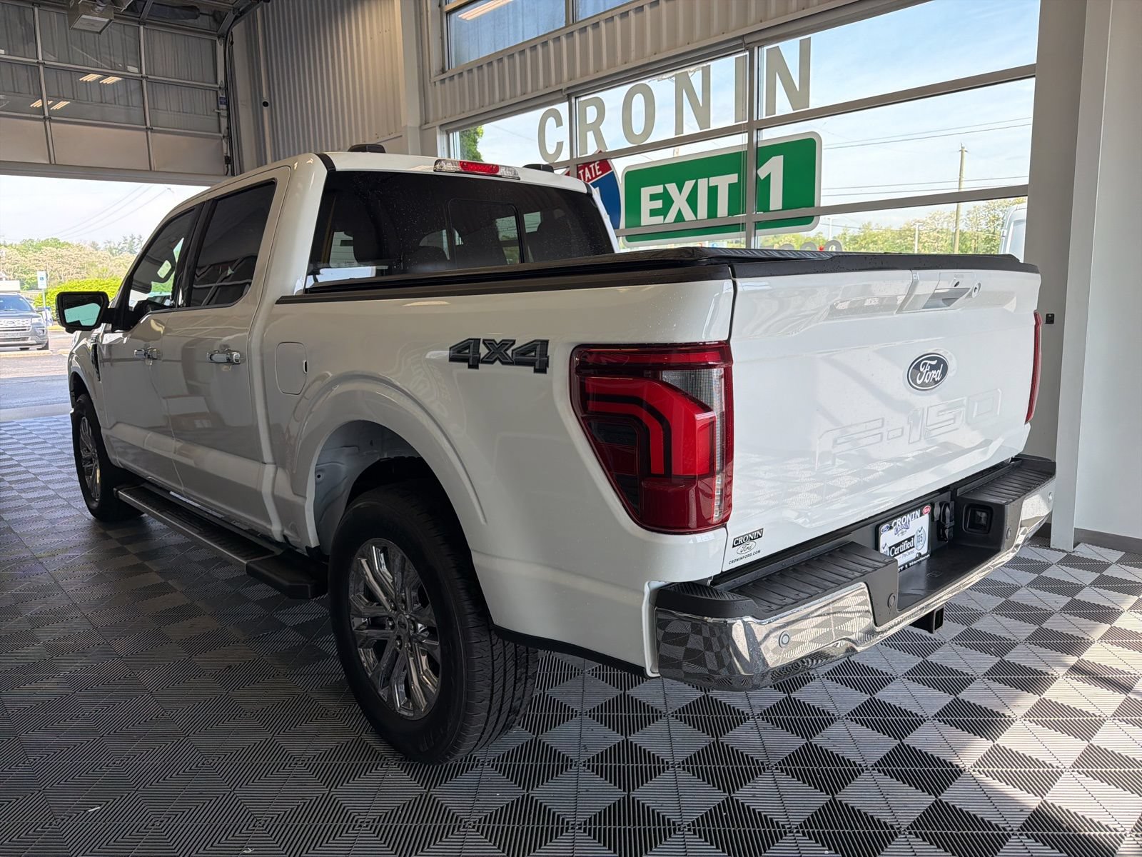 Used 2024 Ford F150 Lariat w/ Bed Utility Package AWD/4WD image 4