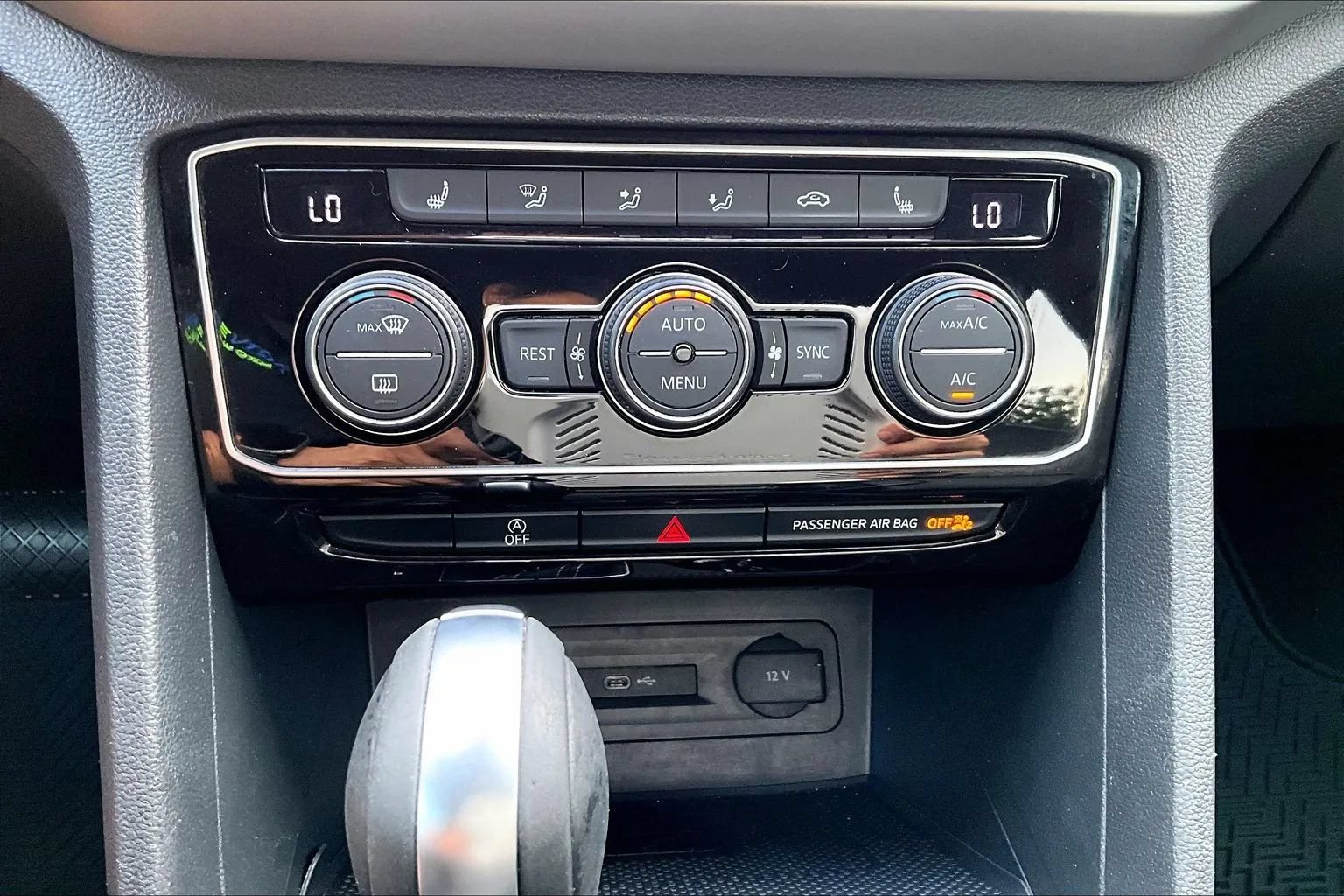 Used 2023 Volkswagen Atlas SE FWD image 23