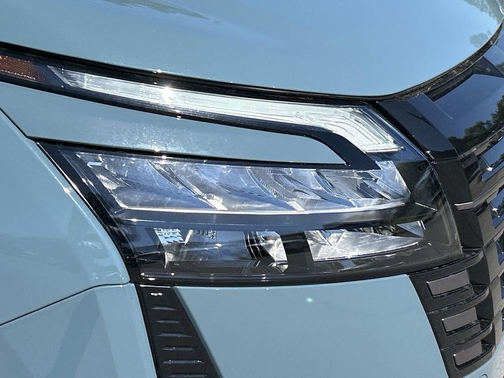 New 2026 Nissan Pathfinder Platinum w/ Lighting Package AWD/4WD image 10