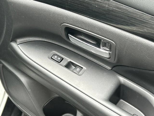 Used 2016 Mitsubishi Outlander GT AWD/4WD image 27
