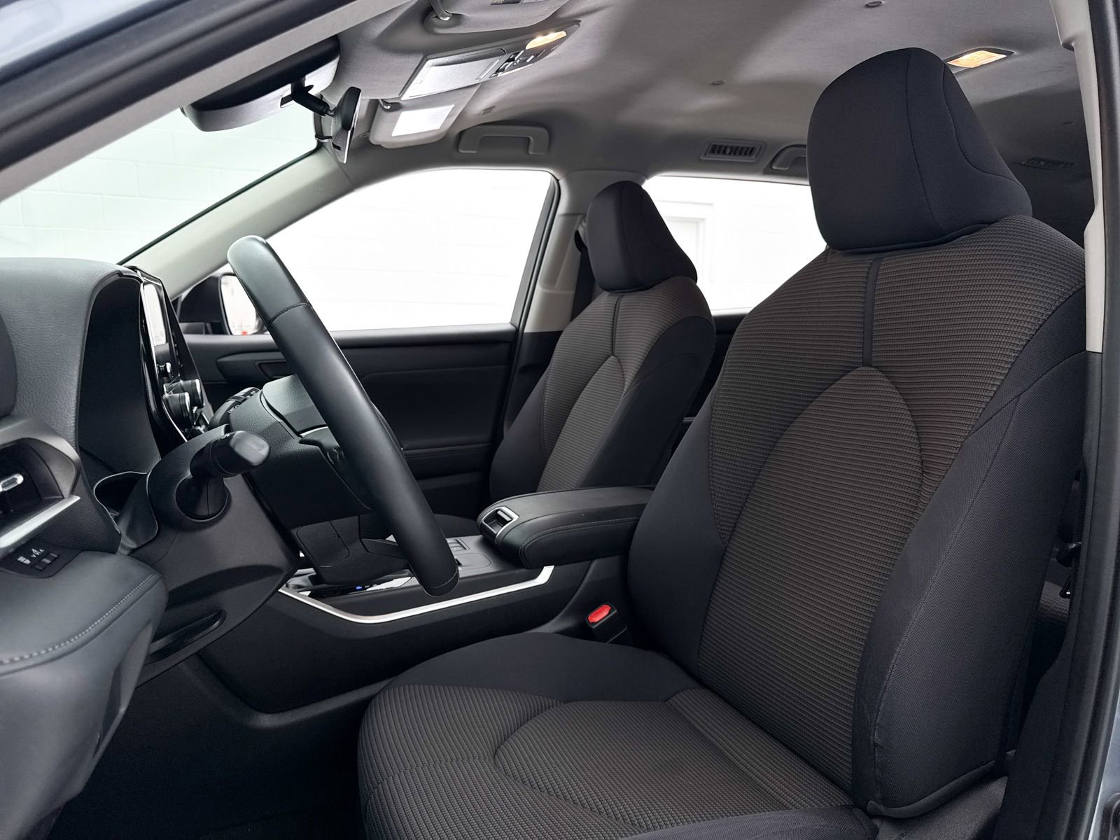 Used 2023 Toyota Highlander LE image 20