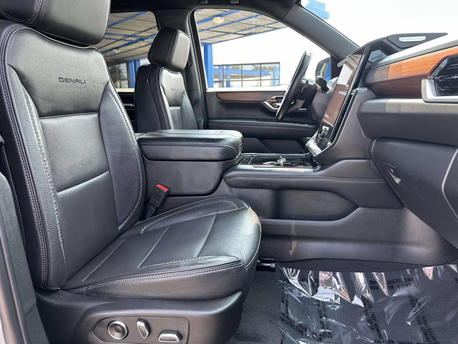 Certified 2025 GMC Yukon Denali AWD/4WD image 29