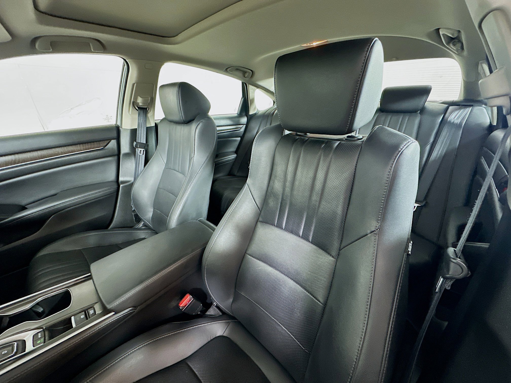 Used 2021 Honda Accord Touring image 3