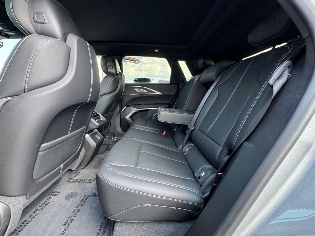Certified 2025 Cadillac Lyriq Luxury w/ LPO, Floor Liner Package AWD/4WD image 34