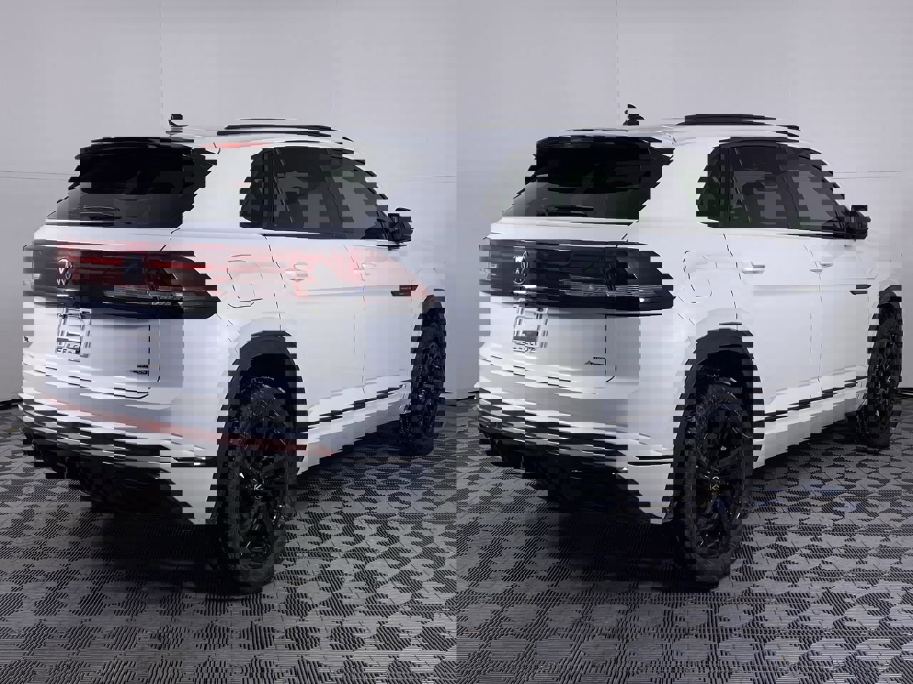 Used 2025 Volkswagen Atlas Cross Sport SEL R-Line image 20