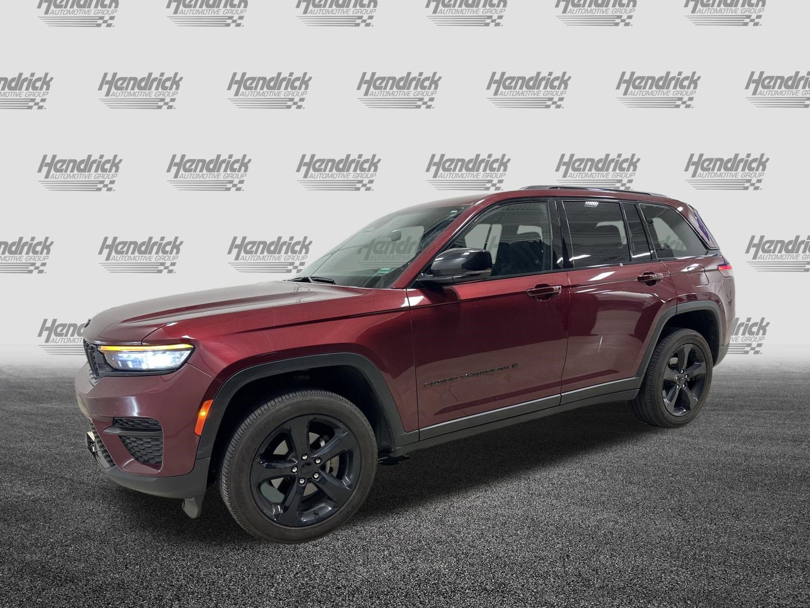 Used 2025 Jeep Grand Cherokee Altitude AWD/4WD image 6